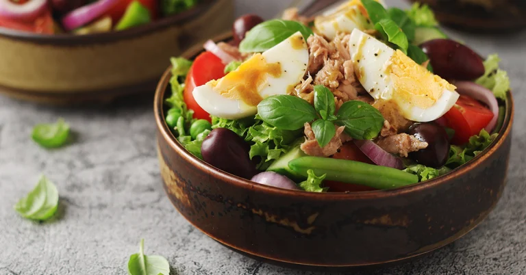 Sallad nicoise. En traditionell fransk maträtt.